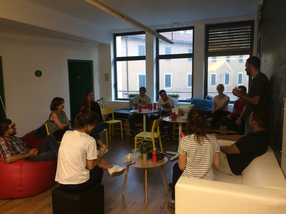 Coworkidea coworkers meeting