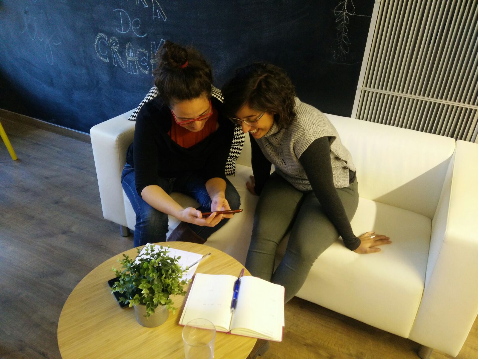 Greta y Alba en Coworkidea